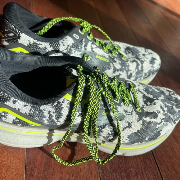 Brooks Ghost 15 - size 9 women’s running shoes - Picture 2 of 3